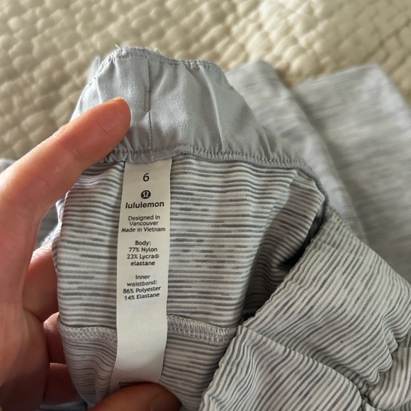 Lululemon on the fly grey striped pant size 6 - Picture 5 of 6